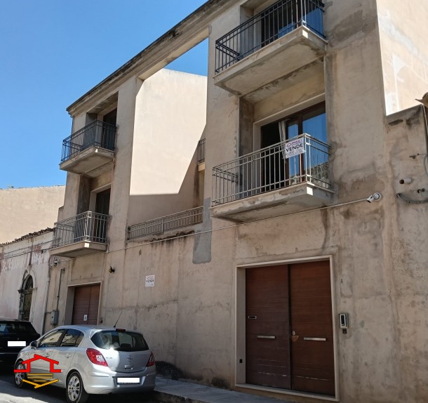 Stabile in vendita Via P.pe Umberto nn.5/7, Vittoria (RG)